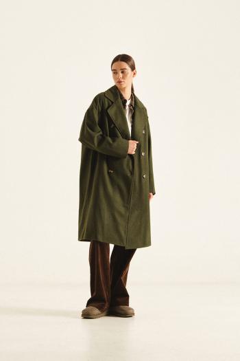 Женские пальто  929.3