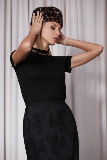 Женские головные уборы  2040